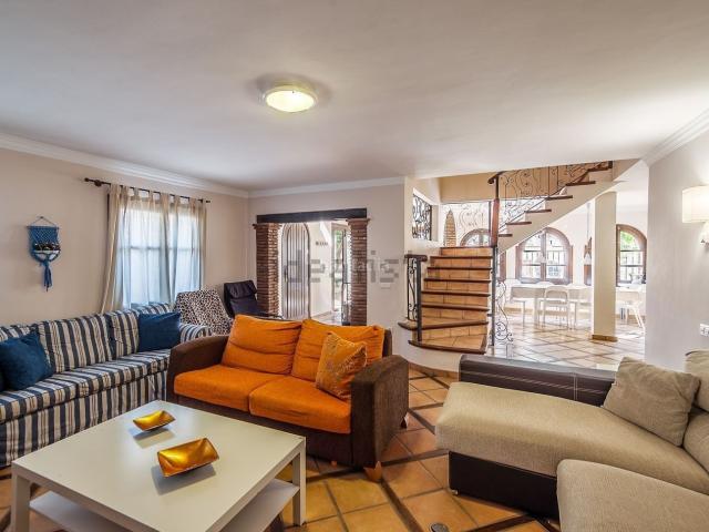 Casa adosada en venta en Fuengirola, Centro ciudad. Exclusiva casa adosada en Puebla Lucía, un oasis en pleno centro de Fuengirola. Casas adosadas.