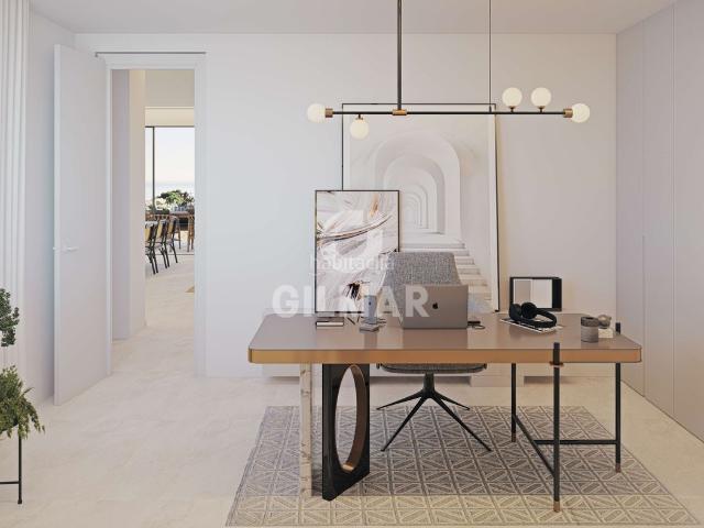 Casa adosada en venta en Fuengirola, Las Gaviotas Carvajal. Descubre una vida de lujo y confort en este impresionante chalet adosado ubicado en la prestigiosa urbanización El Higuerón, Fueng. Casas.