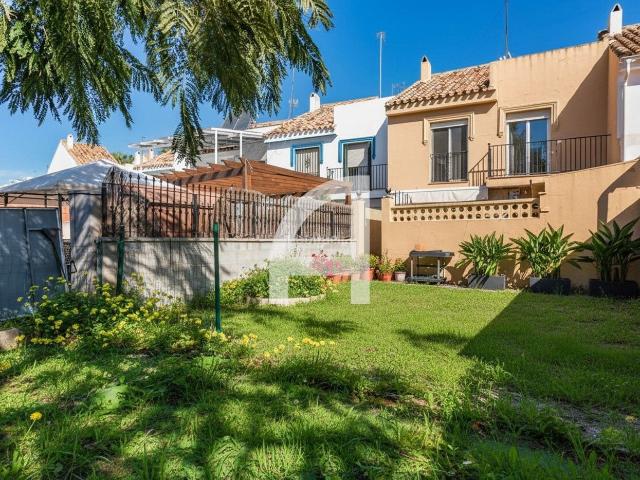 Casa adosada en venta en Fuengirola, Los Boliches. CREA EL HOGAR DE TUS SUEÑOS. Casas adosadas.