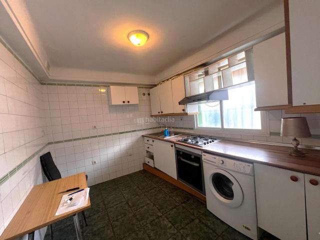 Casa adosada en venta en Fuengirola, Los Boliches. Gran oportunidad en el Recinto Ferial de Fuengirola! Adosado con mucho potencial a reformar. Casas adosadas.