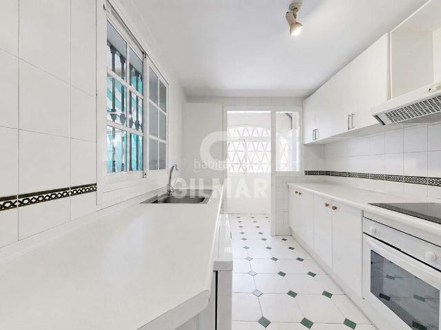 Casa adosada en venta en Fuengirola, Los Boliches. Descubre este espectacular chalet en una de las zonas más cómodas y demandadas de Fuengirola, ubicada a 10 minutos a pie de la pla. Casas adosadas.