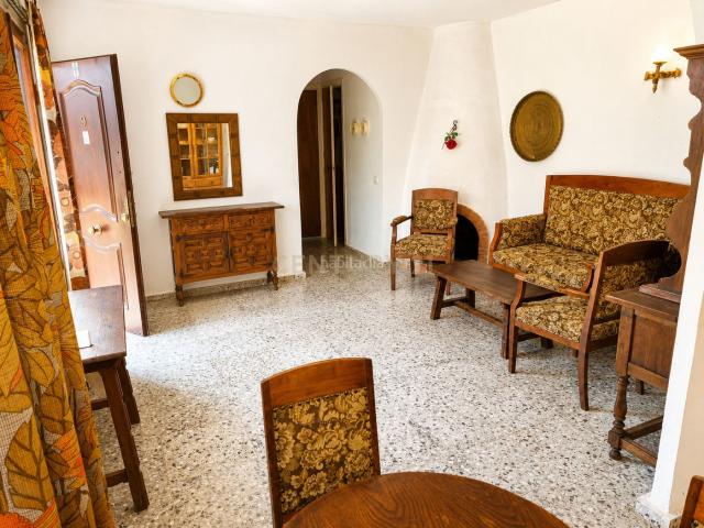 Casa adosada en venta en Fuengirola, Los Pacos. CASA INDEPENDIENTE EN ESQUINA PARA REFORMAR CON POSIBILIDAD DE AMPLIACIÓN. Casas adosadas.