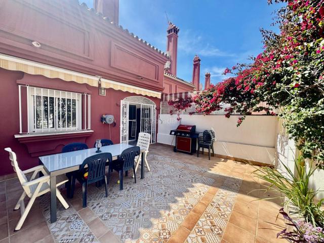 Casa adosada en venta en Fuengirola, Los Pacos. Adosado de 4 dormitorios con garaje en Los Pacos. digno de visitar. Casas adosadas.