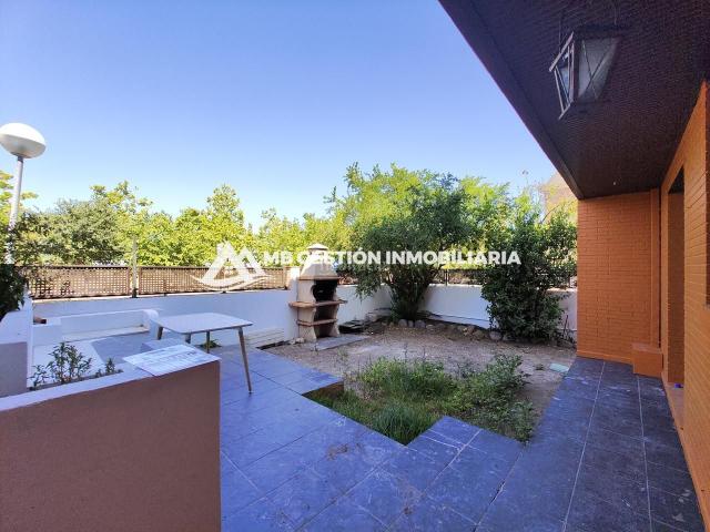 Casa adosada en venta en Fuenlabrada, Loranca. MB GESTION INMOBILIARIA TE OFRECE ESPECTACULAR CHALET ADOSADO EN LORANCA, FUENLABRADA!. Casas adosadas.