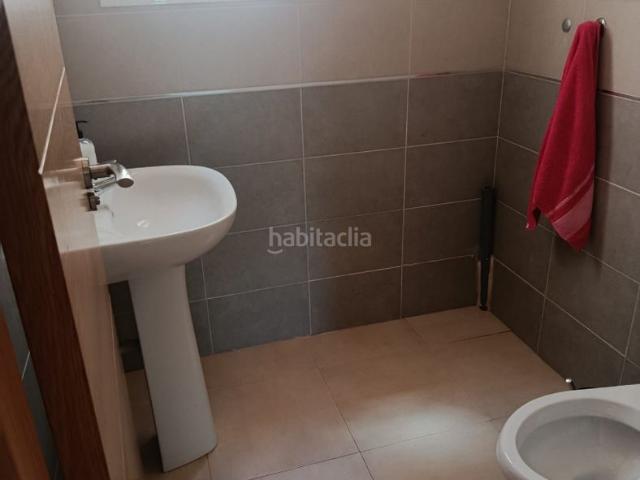 Casa adosada en venta en Fuente Palmera. VENDE CASA ADOSADA+ DOS PLAZAS DE GARAJE + DOS TRASTEROS. Casas adosadas Fuente.