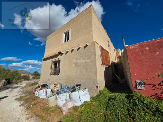 Casa adosada en venta en Hondón de las Nieves. Vivienda a reformar con terreno. Casas adosadas Hondón de las.