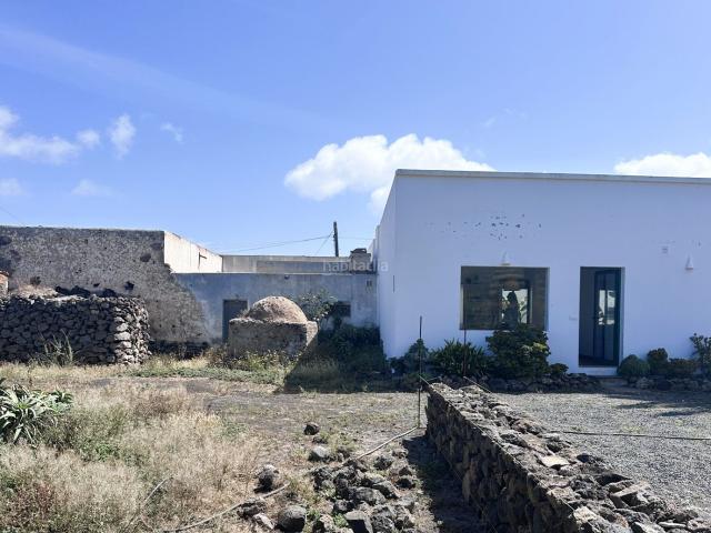 Casa adosada en venta en Haría, Ye. Casa adosada en Yé cerca del Risco. Casas adosadas.