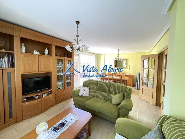 Casa adosada en venta en Haro. Ficha 3281 6251 Chalet Adosado con jardín. Casas adosadas.