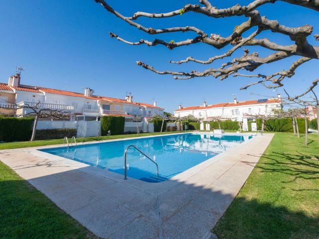 Casa adosada en Venta en Heliópolis