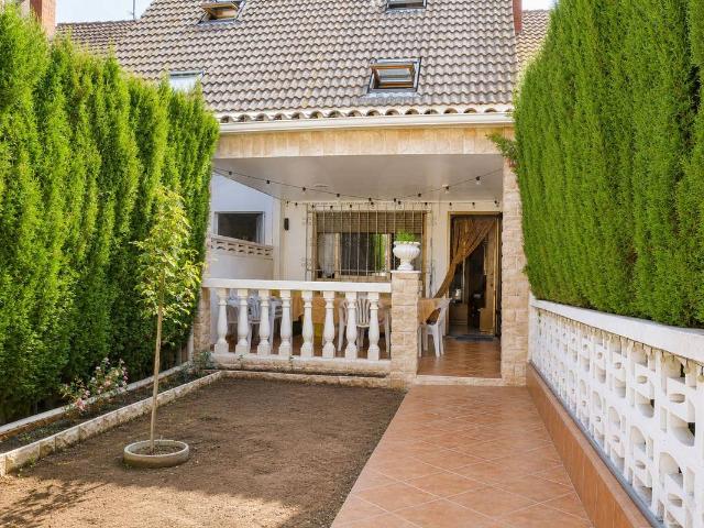 Casa adosada en Venta en Heliópolis