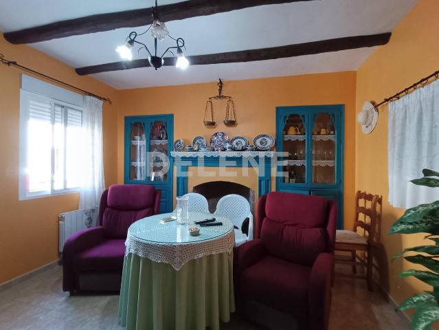 Casa adosada en Venta en Hellín