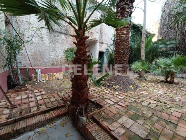 Casa adosada en venta en Hellín. 2717 CASA SEÑORIAL, PRÓXIMA A CINE VICTORIA. Casas adosadas.