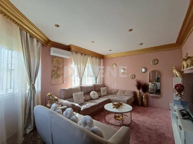 Casa adosada en Venta en Hellín