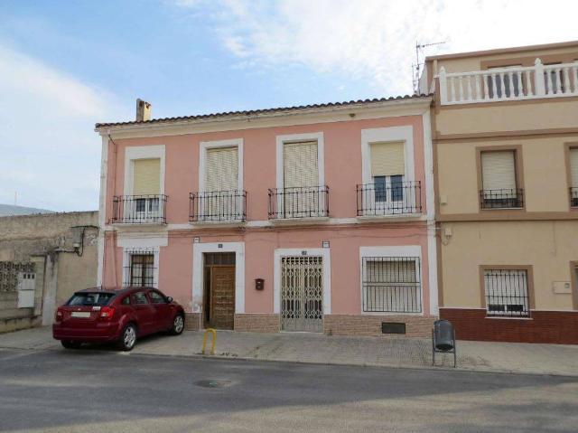 Casa adosada en Venta en Hellín