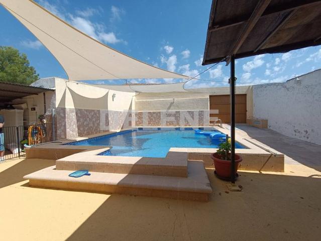 Casa adosada en Venta en Hellín