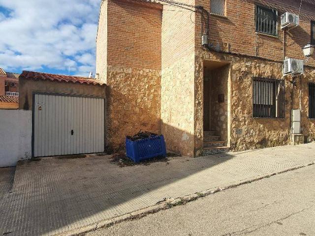 Casa adosada en Venta en Hellín