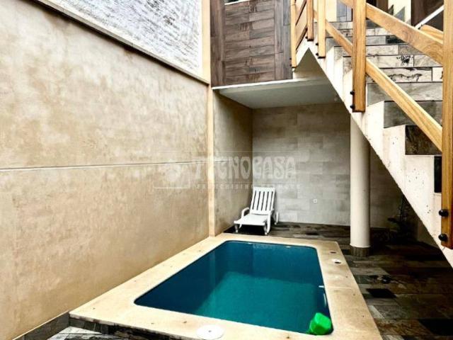 Casa adosada en Venta en Herencia