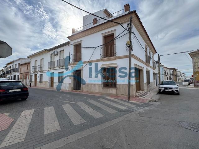 Casa adosada en venta en Herrera. Venta de Casa adosada para reformar en Herrera Sevilla. Casas adosadas.