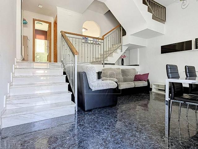 Casa adosada en Venta en Híjar