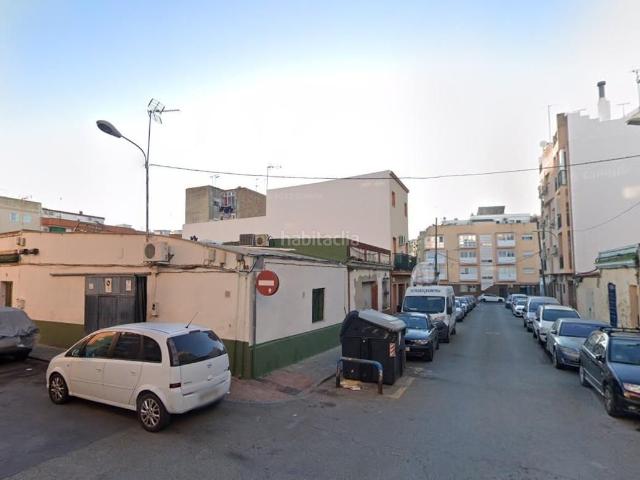 Casa adosada en venta en Huelva, Isla Chica. Adosado en venta en Huelva. Activo inmobiliario SIN POSESIÓN, NO SE PUEDE VISITAR. Casas adosadas.