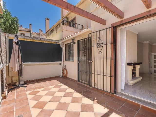 Casa adosada en venta en Huétor Vega. ADOSADA EN URBANIZACIÓN EN HUETOR VEGA. Casas adosadas Huétor.