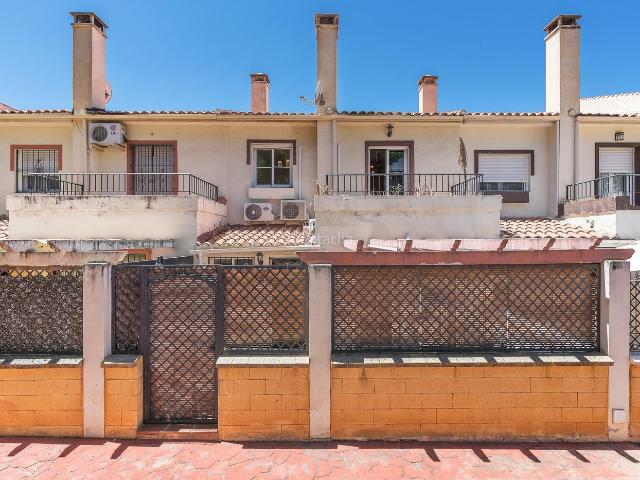 Casa adosada en venta en Huétor Vega. SE VENDE CASA ADOSADA EN URBANIZACIÓN EN HUETOR VEGA _GRANADA. Casas adosadas Huétor.