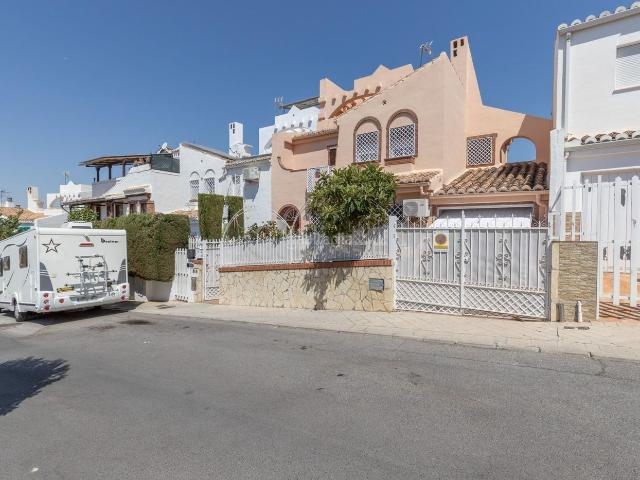Casa adosada en venta en Huétor Vega. ? Tu nuevo hogar en Huétor Vega: amplitud, tranquilidad y unas vistas que enamoran. Casas adosadas Huétor.