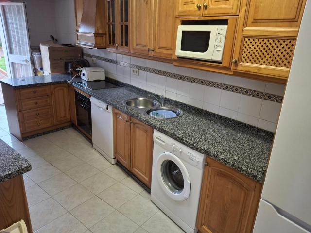 Casa adosada en venta en Huétor Vega. Venta de chalet adosado en Huétor Vega. Casas adosadas Huétor.