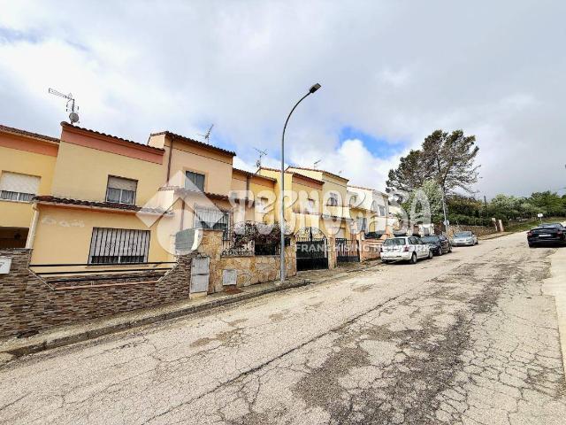 Casa adosada en Venta en Huete