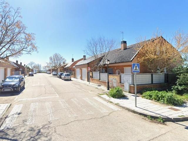 Casa adosada en venta en Humanes. Unifamiliar en venta en Humanes Guadalajara. Sin posesión No visitable. Casas adosadas.