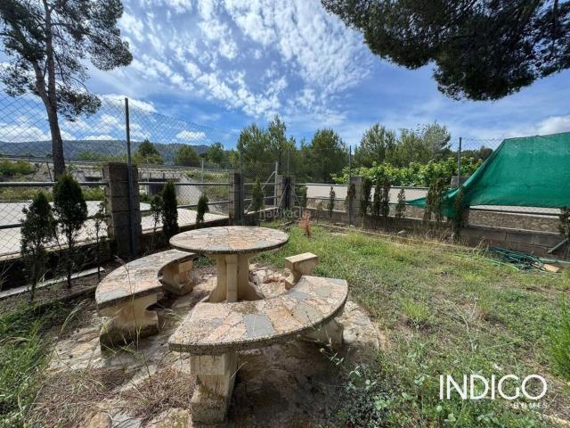 Casa adosada en venta en Ibi. Casa tradicional del año 1900 pareada con vistas a la montaña y el campo. Casas adosadas.