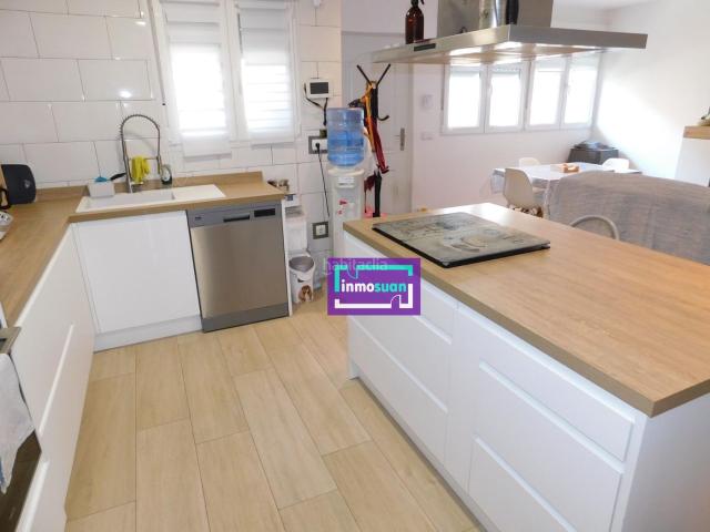 Casa adosada en venta en Illescas, Parque Manuel de Vega Carretera de Ugena. Adosado Semireformado de 3 plantas, 5 Dormitorios, 4 baños. Casas adosadas.