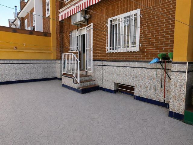 Casa adosada en venta en Illescas, Parque Manuel de Vega Carretera de Ugena. Chalet Adosado en zona Ctra. Ugena, de 5 Dormitorios 3 baños y Patio. Casas adosadas.