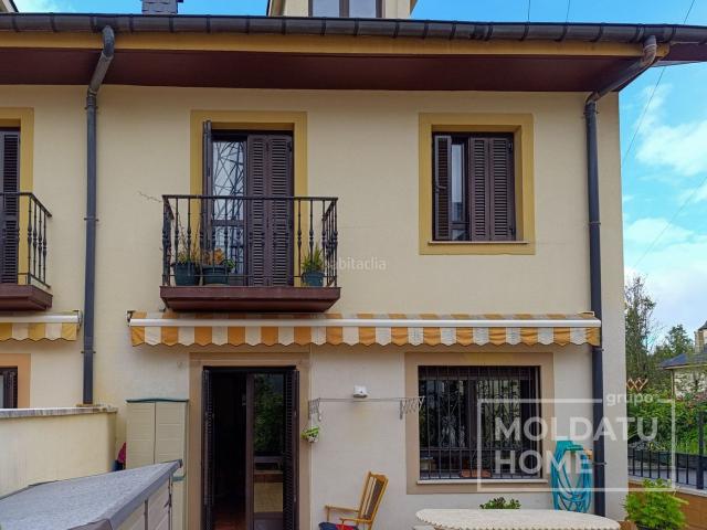 Casa adosada en venta en Irun, Lapice Larreaundi Olaberria Meaka. CASA ADOSADA EN ARANIBAR IRUN. Casas adosadas.