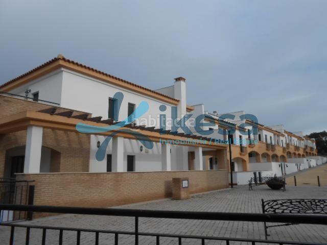 Casa adosada en venta en Isla Cristina. Venta de Adosado en Isla Cristina, Huelva. Activo Sin Posesión Alquilado, No se Puede Visitar. Casas adosadas Isla.