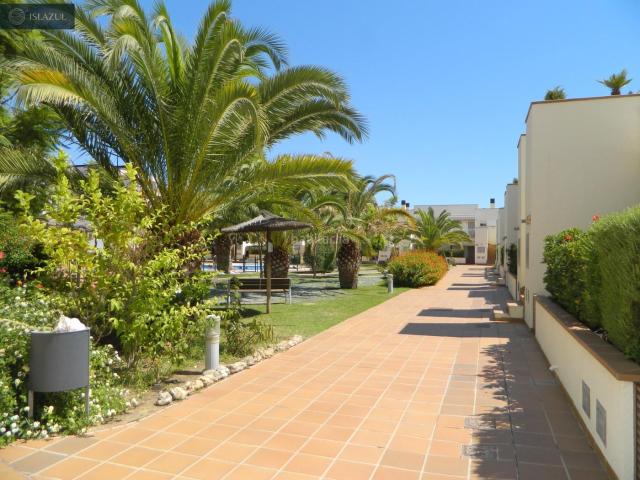 Casa adosada en venta en Isla Cristina. Adosado Seminuevo en Primera Línea de Playa Isla Cristina. Casas adosadas Isla.