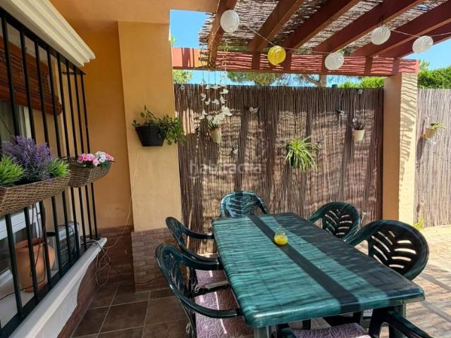 Casa adosada en venta en Islantilla, Islantilla Golf. DISFRUTA DE UN JARDIN PARA TODA LA FAMILIA. Casas adosadas.