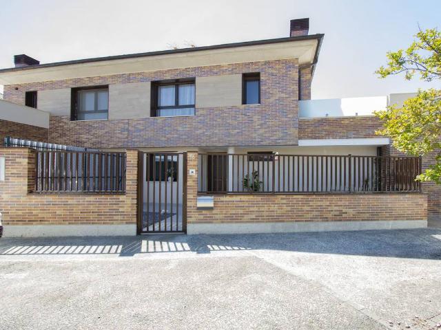 Casa adosada en Venta en Iza / Itza
