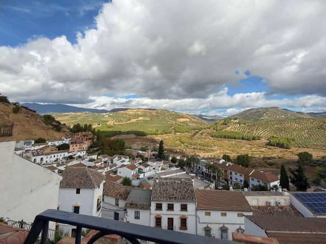 Casa adosada en Venta en Iznájar