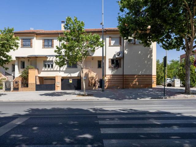 Casa adosada en Venta en Joaquina Eguaras