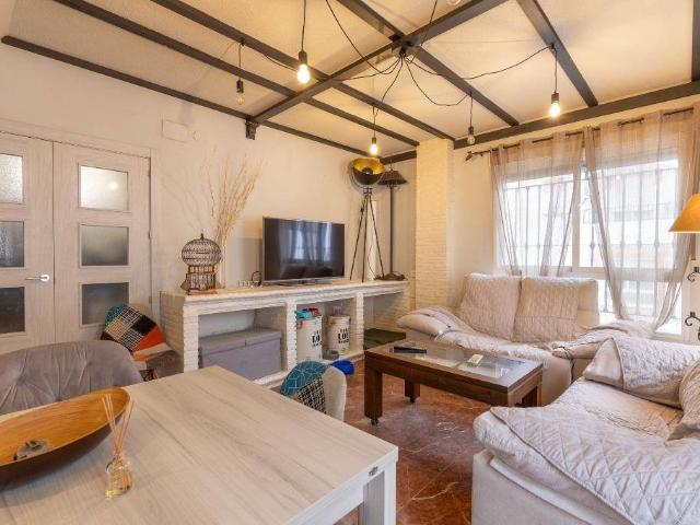 Casa adosada en Venta en Joaquina Eguaras
