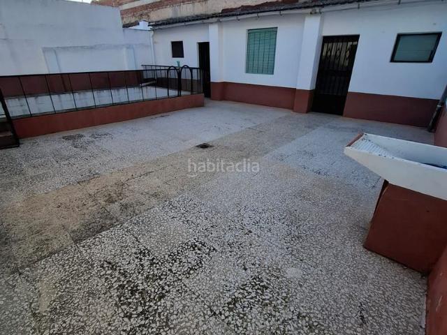 Casa adosada en venta en Jabalquinto. Casa con piscina privada. Casas adosadas.