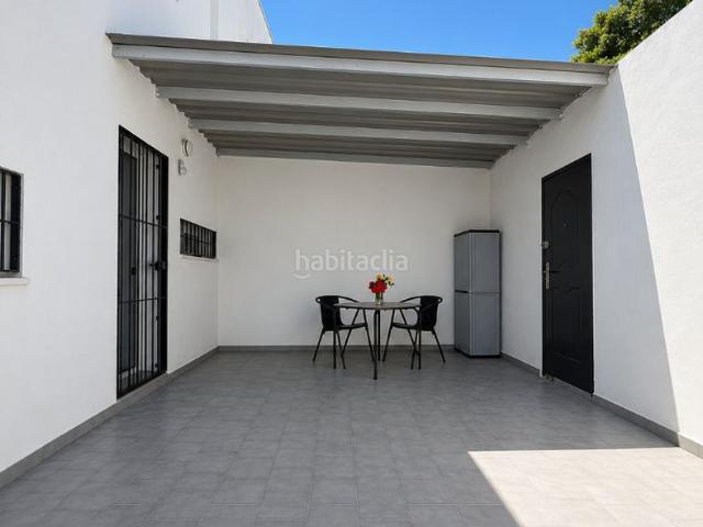 Casa adosada en venta en Jabalquinto. Grupo Inmobiliario Ares vende chalet adosado de 100m2, para entrar a vivir. Casas adosadas.