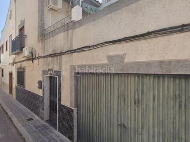 Casa adosada en venta en Jaén, Peñamefecit Avda Barcelona. SE VENDE inmueble ALQUILADO en Jaén. Casas adosadas.