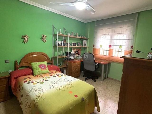 Casa adosada en venta en Jaén, Renfe Bulevar 1ª y 2ª Fase. Adosado en venta en Bulevar, 7 dormitorios. Casas adosadas.