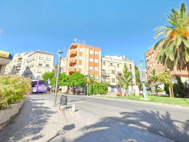 Casa adosada en venta en Jaén, San Bartolomé Millán de Priego. ¡ESTUPENDA CASA TOTALMENTE REFORMADA Y PLAZA DE GARAJE A UN PASO DE LA PLAZA DE LOS JARDINILLOS!. Casas adosadas.