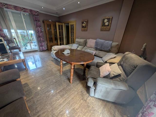 Casa adosada en Venta en Jardin Lucena