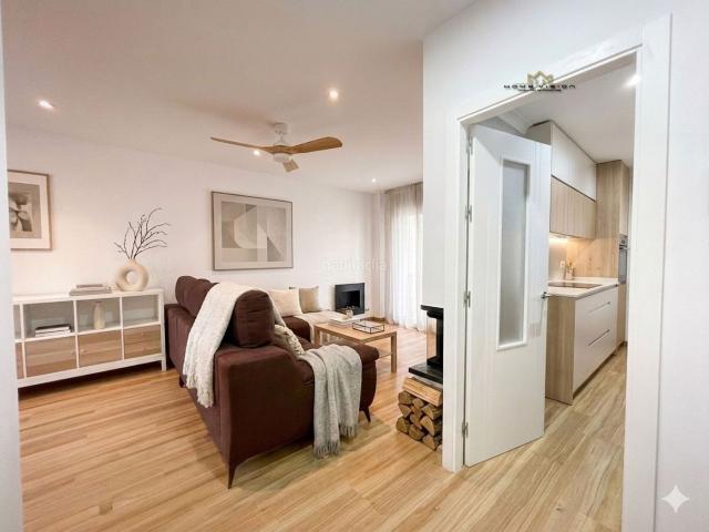 Casa adosada en venta en Jerez de la Frontera, El Rocío La Milagrosa. CASA TOTALMENTE REFORMADA CON PATIO, TERRAZA Y CHIMENEA EN CALLE PRIVADA. Casas adosadas Jerez de la.