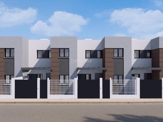 Casa adosada en venta en Jun. Casas adosadas.