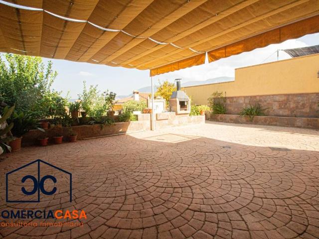 Casa adosada en Venta en Jun